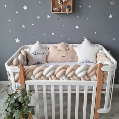 tour-de-lit-pour-bebe-beige-et-blanc