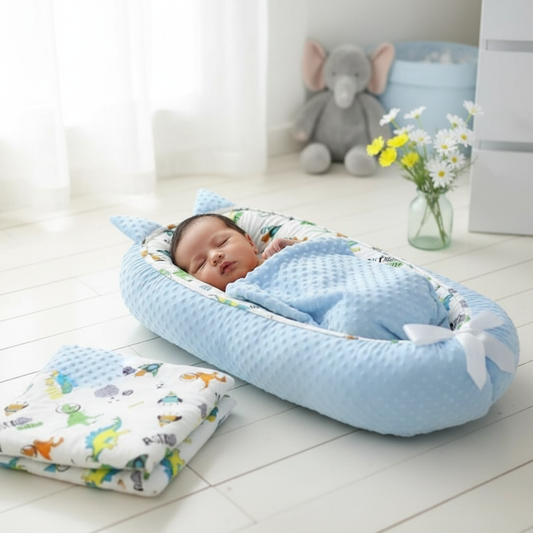 Bébé dormant paisiblement dans le cocon SIDOU