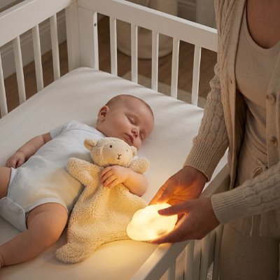 Doudou bebe qui dort avec maman