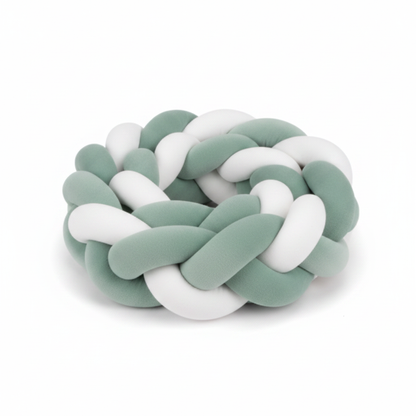 tresse de lit bebe vert menthe blanc enroulee fond blanc