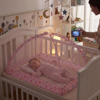 Moustiquaire lit bébé dort