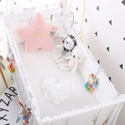 tour-de-lit-bébé-blanc