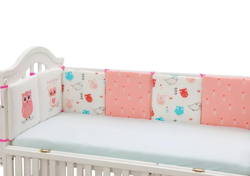 tour de lit bébé fille dans lit