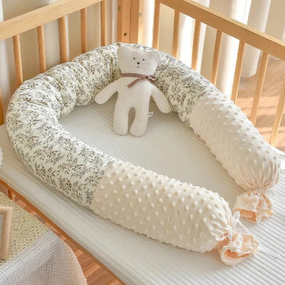 tour de lit pour bebe avec peluche