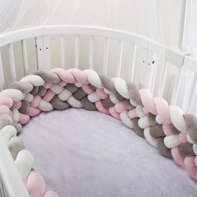 tour de lit tresse rose gris blanc