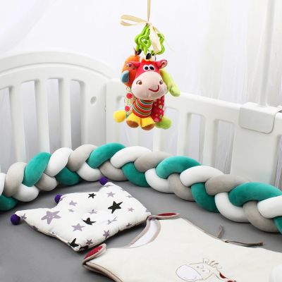 tresse-de-lit-trio-vert-avec-gigoteuse