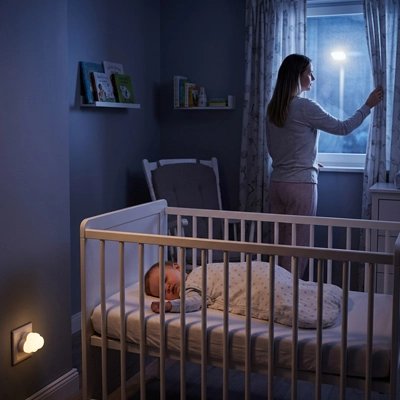 Veilleuse murale bebe dort maman ferme les rideaux